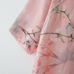 花と枝が描かれたカシュクールネック リネンコットン七分袖シャツ （コットン裏地付き） 9枚目の画像