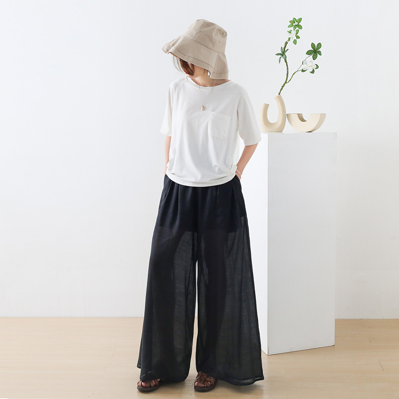 普段使いに最適、さらさらリネンのワイドパンツ