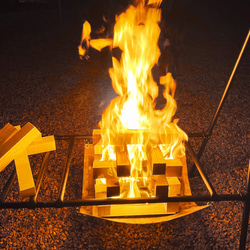 バトニング台　杉100％集成材 ２２ｃｍ ｘ ２２ｃｍ　アウトドア 燃料 焚き火 キャンプファイヤー BBQ 激安 9枚目の画像