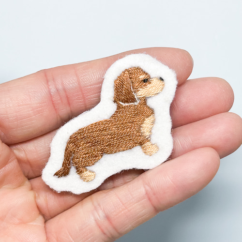 ミニチュアダックスのダイヤ付きブローチ ミニチュアダックスのダイヤ付きブローチ ミニチュアダックスの