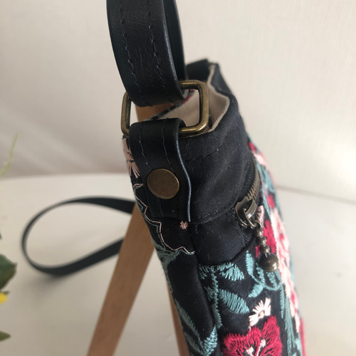 サコッシュ(スマホショルダー) 黒系 Ⅳ サコッシュ tumugi 通販  