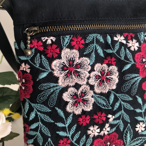 サコッシュ(スマホショルダー) 黒系 Ⅳ サコッシュ tumugi 通販  