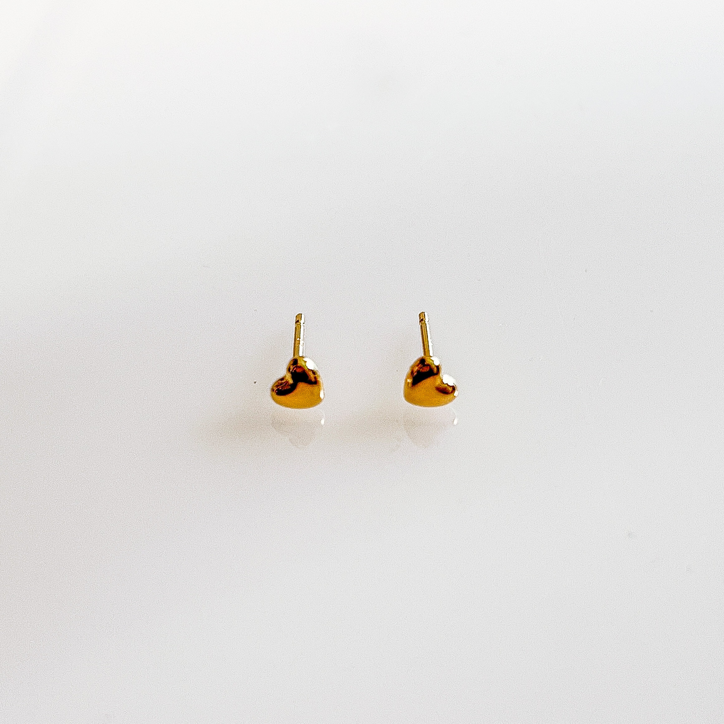 【両耳販売】K18×ミニハートシンプルピアス