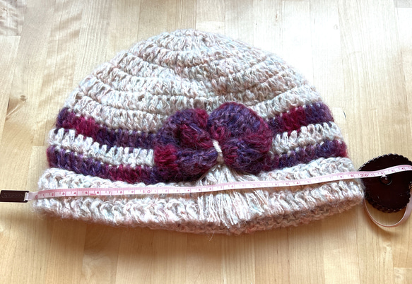 冬のニット帽 ベージュグラデーション＊ウール100% かぎ針編み リボン 暖かい/温活 6枚目の画像