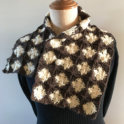 ウール100%  モチーフ編み（かぎ針編み）のストール　マフラー　ショール　ネックウォーマー 4枚目の画像