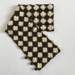 ウール100%  モチーフ編み（かぎ針編み）のストール　マフラー　ショール　ネックウォーマー 2枚目の画像