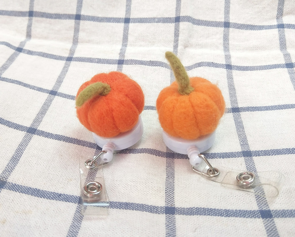 ウール フェルト 野菜と果物 ハロウィーン パンプキン 格納式バックル ナース バックル ドキュメント バックル 1枚目の画像