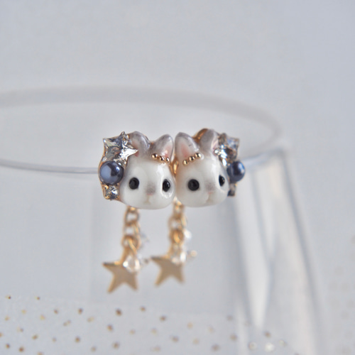 星うさぎピアス/イヤリング（立ち耳） ピアス（スタッド・一粒） Rie