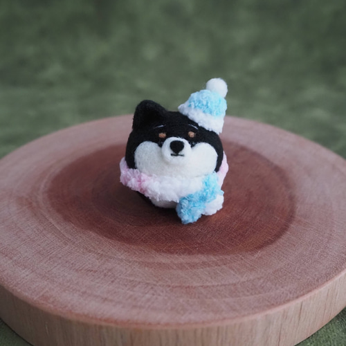 受注製作】-冬限定-まゆ柴犬とニット帽ブローチ(赤柴・黒柴・白柴 
