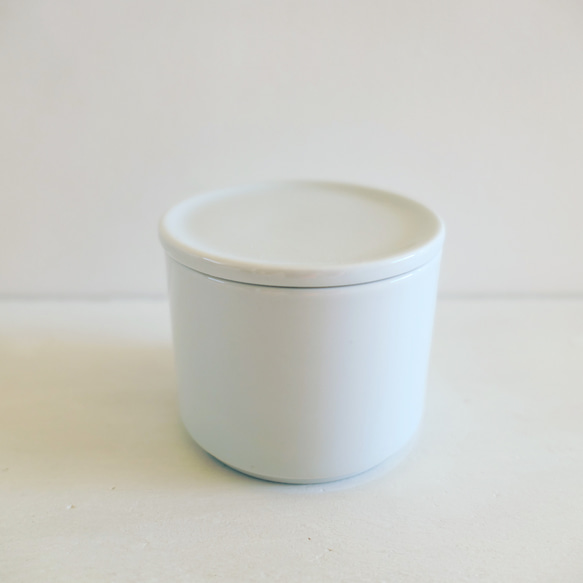 白磁物入れ 622aa0fc156a730d7dd4e08eace13e