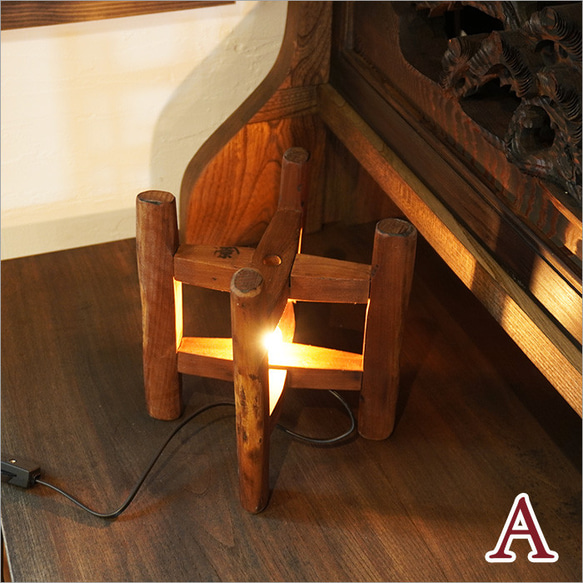 大きな糸車のランプ テーブルランプ 和モダン 照明 アンティーク 間接照明 小さめ ノスタルジック 古民具 和風照明 4枚目の画像