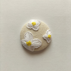 白とグレーのお花のブローチ/ヘアゴム 10枚目の画像