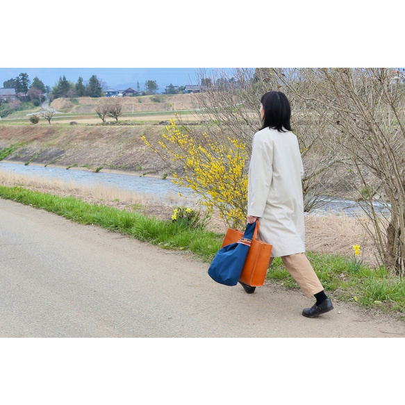 『お着替え袋　レッド』手織りベルト✖️撥水生地エコバッグ 2枚目の画像