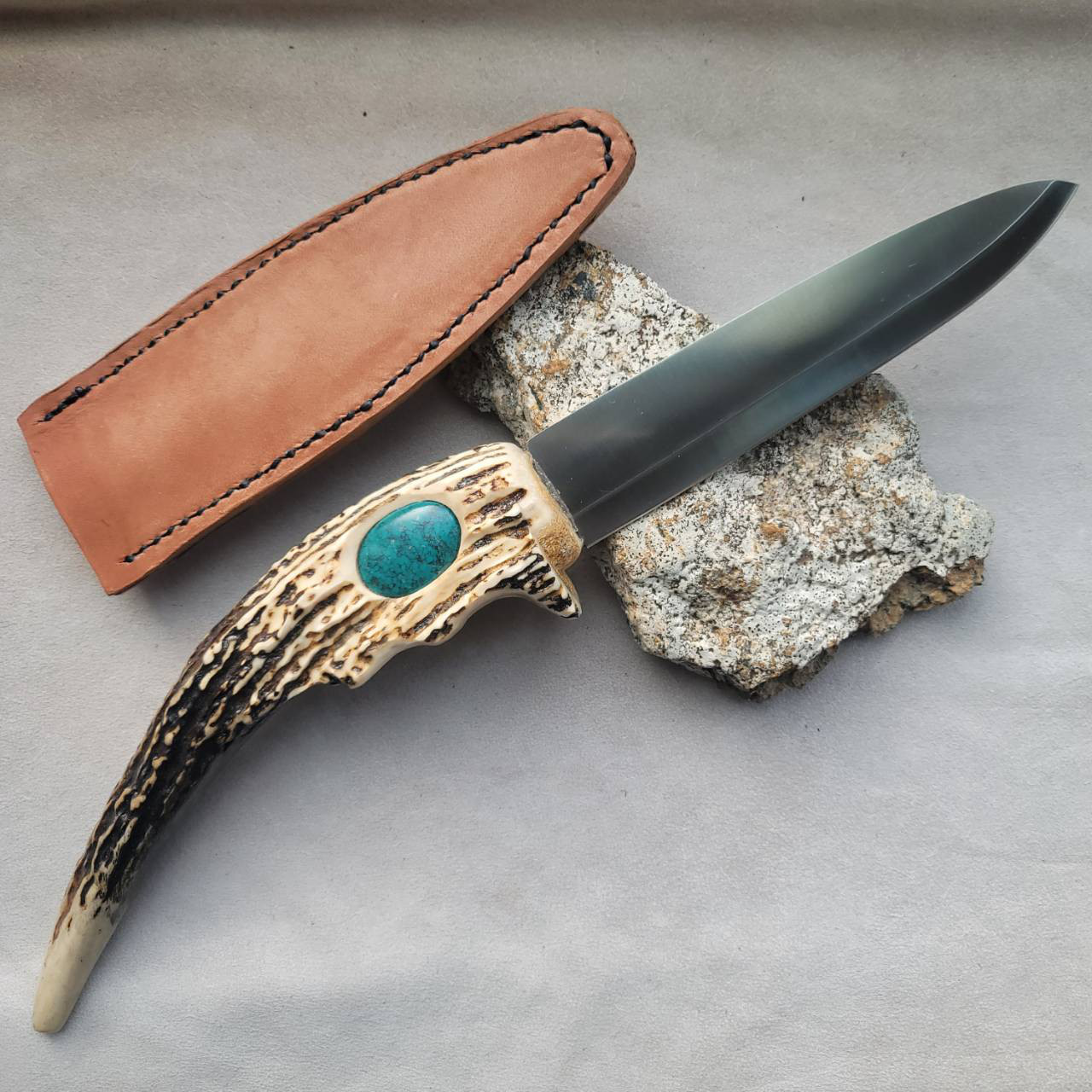 ハンドメイド 鹿の角ハンドルのナイフ