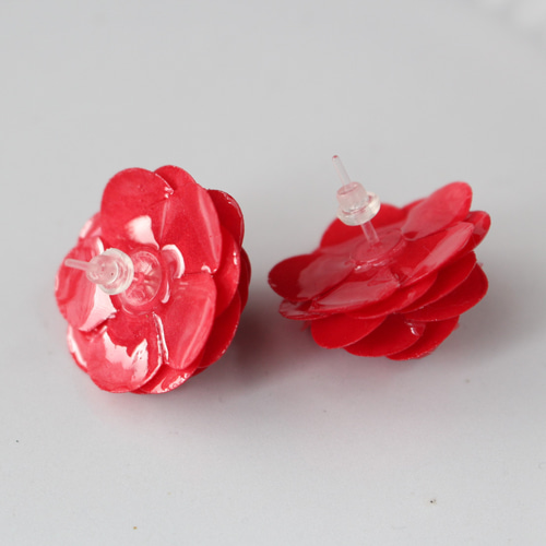 苺とお花の大ぶりイヤリング【上品・フルーツ・イチゴ・春