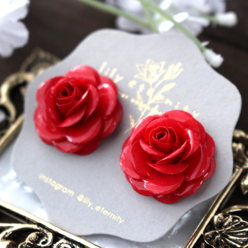 赤いバラ　トランプ　ピアス　イヤリング 赤い薔薇のピアス/イヤリング - ちくわ 'S GALLERY | minne 国内
