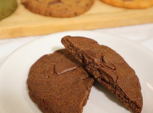 低糖質・グルテンフリー♡しっとりソフトなBIGアメリカンチョコクッキー〜プレーンと選べる1種の2枚セット〜 4枚目の画像