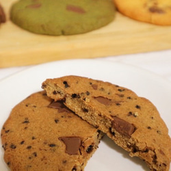 低糖質・グルテンフリー♡しっとりソフトなBIGアメリカンチョコクッキー〜プレーンと選べる1種の2枚セット〜 6枚目の画像