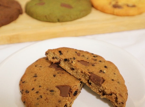 低糖質・グルテンフリー♡しっとりソフトなBIGアメリカンチョコクッキー〜プレーンと選べる1種の2枚セット〜 6枚目の画像
