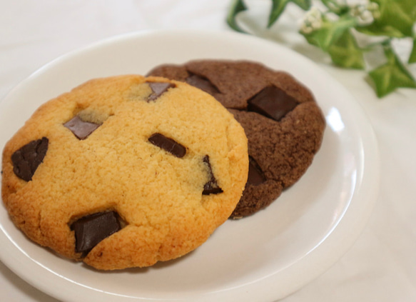 低糖質・グルテンフリー♡しっとりソフトなBIGアメリカンチョコクッキー〜プレーンと選べる1種の2枚セット〜 1枚目の画像