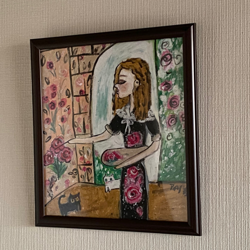 絵画 壁掛け絵【バラの庭で絵を描いている少女と遊んでいる