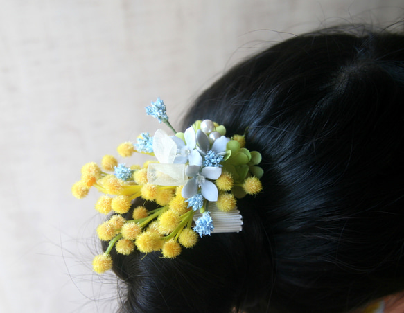 [5日以内発送] ケース付き ミモザのコサージュ light blue  -Artificial flower- 6枚目の画像