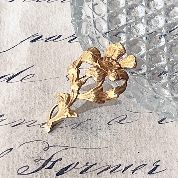 Brass Stamping Flower 約30mm×16mm [VFIN-082]＊1個＊Vintage＊ 1枚目の画像