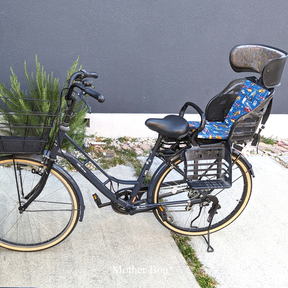 チャイルドシートクッション☆Mサイズ☆働く車☆リア☆自転車☆消防車☆パトカー☆ショベルカー☆乗り物 3枚目の画像