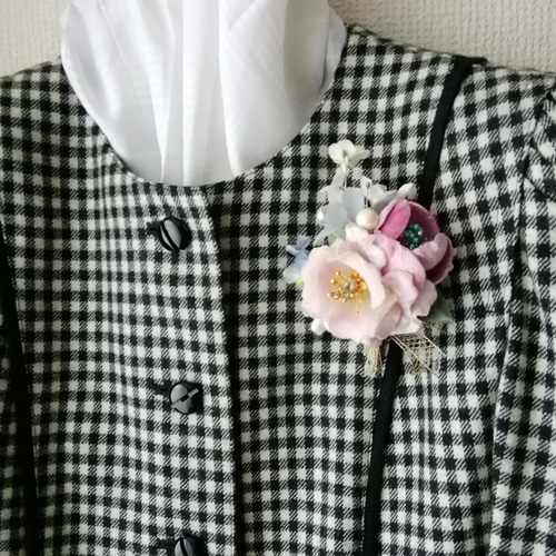 染め布花＊お洒落な薔薇×薔薇のコサージュ コサージュ ｱﾄﾘｴ