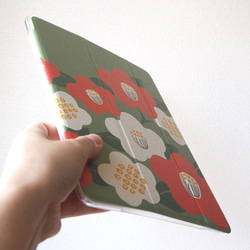 ペン収納付手帳型iPadケース【和な雰囲気の椿】三折りスタンド機能付ソフトケースタイプ 3枚目の画像