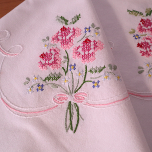 手刺繍　ハンドメイド　テーブルクロス a9c4930038f7519123127e298b2888