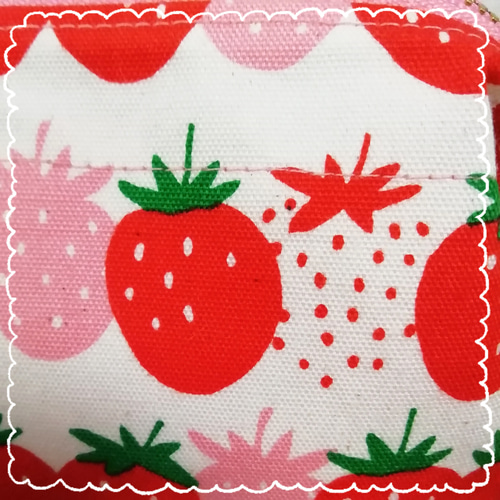 送料無料♡いちご柄♡パカッと開く☆ワイヤーポーチ メイク
