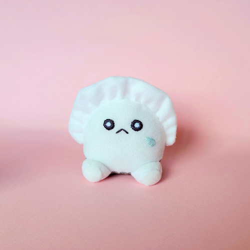 お尻が焦げたギョウザのぬいぐるみ ぬいぐるみ くろまるファクトリー