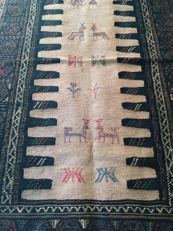 《SALE》世界に1枚　特別でおしゃれなインテリアになる　ヴィンテージ　KILIM モロッカンキリム　LF202005 2枚目の画像