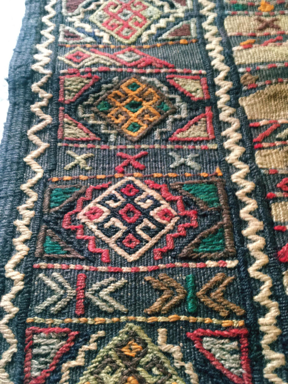 《SALE》世界に1枚　特別でおしゃれなインテリアになる　ヴィンテージ　KILIM モロッカンキリム　LF202008 4枚目の画像