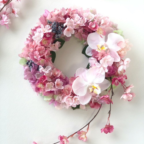 【ひろりん】クレイフラワー♡リース♡ハンドメイド ⚮̈クレイリース カーネーション⚮̈ . 2024.2.20 ⁡ こんばんは☺️ 花