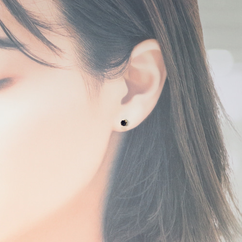 14KGF ブラックサファイア 4mm シンプル 一粒 ピアス ピアス