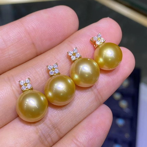 セール価格】南洋真珠 ダイヤモンド付きペンダントトップk18 