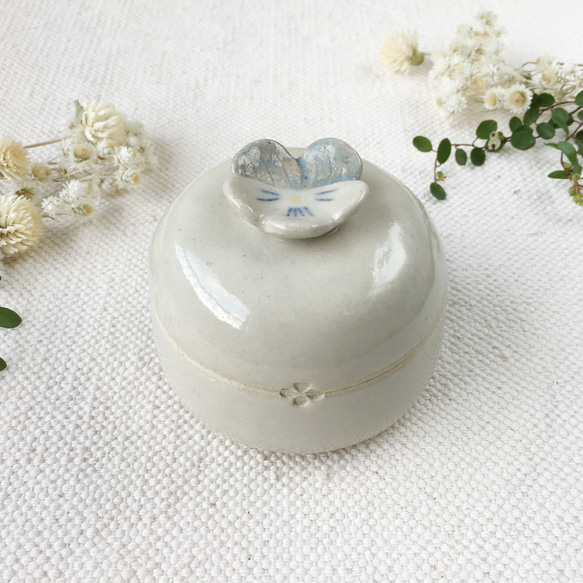 蓋付き陶器の小物入れ【パンジー】 その他キッチン小物 A.umi｛陶器 