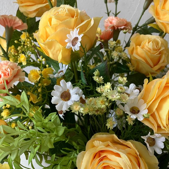 花が苦手でも喜んでもらえる！お祝いアレンジメント〈黄色いバラ〉開店祝い 開業 結婚祝い 還暦祝い 秋の誕生花2024 結婚祝い 還暦祝い 秋の誕生花2024