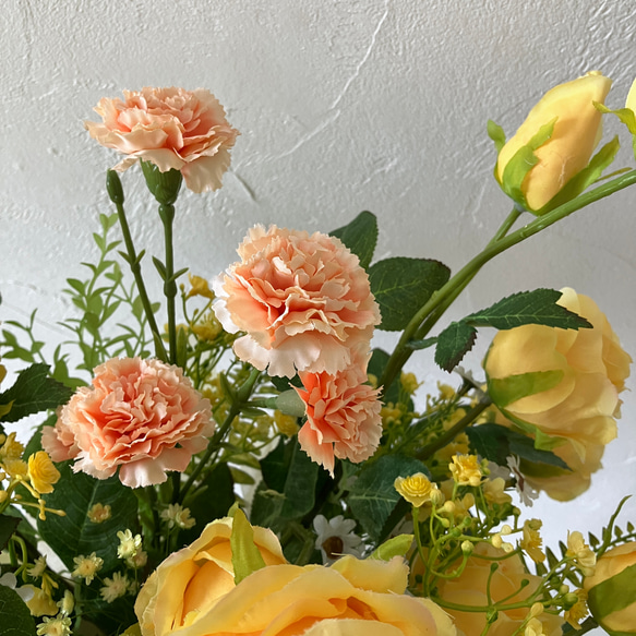 花が苦手でも喜んでもらえる！お祝いアレンジメント〈黄色いバラ〉開店祝い 開業 結婚祝い 還暦祝い 秋の誕生花2024 結婚祝い 還暦祝い 秋の誕生花2024