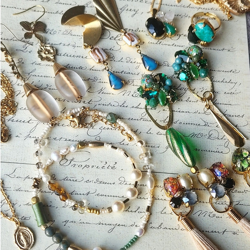 2way 緑好きさんへ❤異素材パーツを合わせたアートなこだわりの大ぶり  