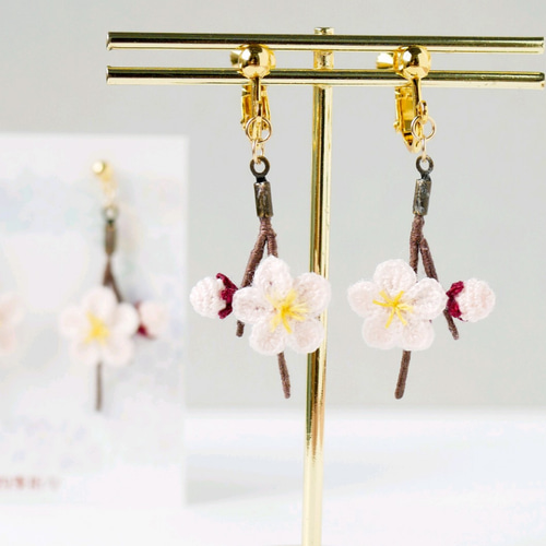 揺れる薄いピンク梅のピアス/イヤリング (梅、花、花モチーフ、和装 