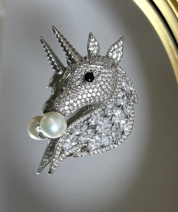 ユニコーン シルバー　高級淡水真珠付き　ブローチ　「1点のみ」 1枚目の画像