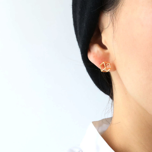 SHIHARA | Shihara Square Earring in K18 White Gold 立体の