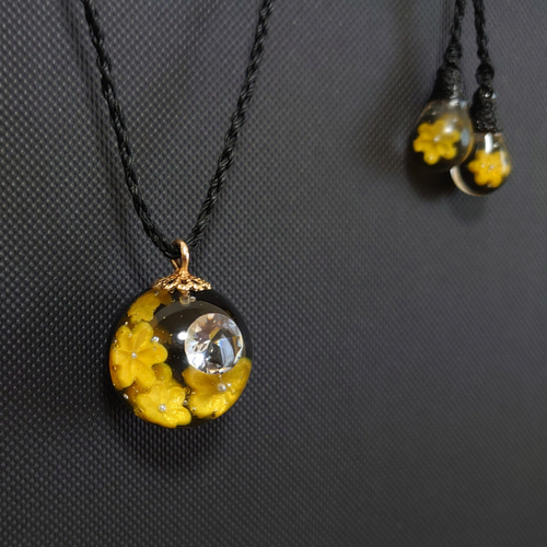 お花の結晶（黄・黒） マクラメ編ネックレス キュービックジルコニア