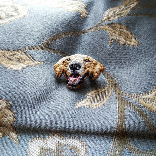 刺繍ブローチゴールデンレトリバーハンドメイド
