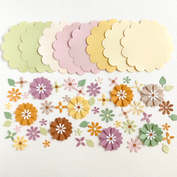 ホネタローさま専用　クラフトパンチのカード(5.7cm)とお花のセット和み色〜カード17枚 1枚目の画像