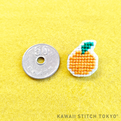 みかん【ブローチ】バッチ バッジ お正月 果物 フルーツ ミカン 刺繍