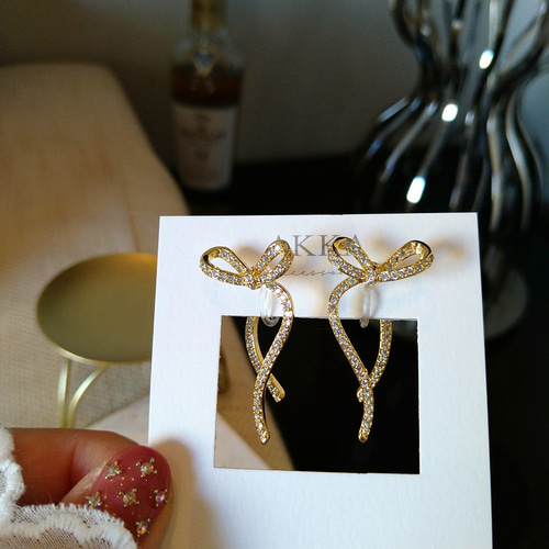 Amazon.com: Zhang shine 70s Earrings for Women White Acrylic